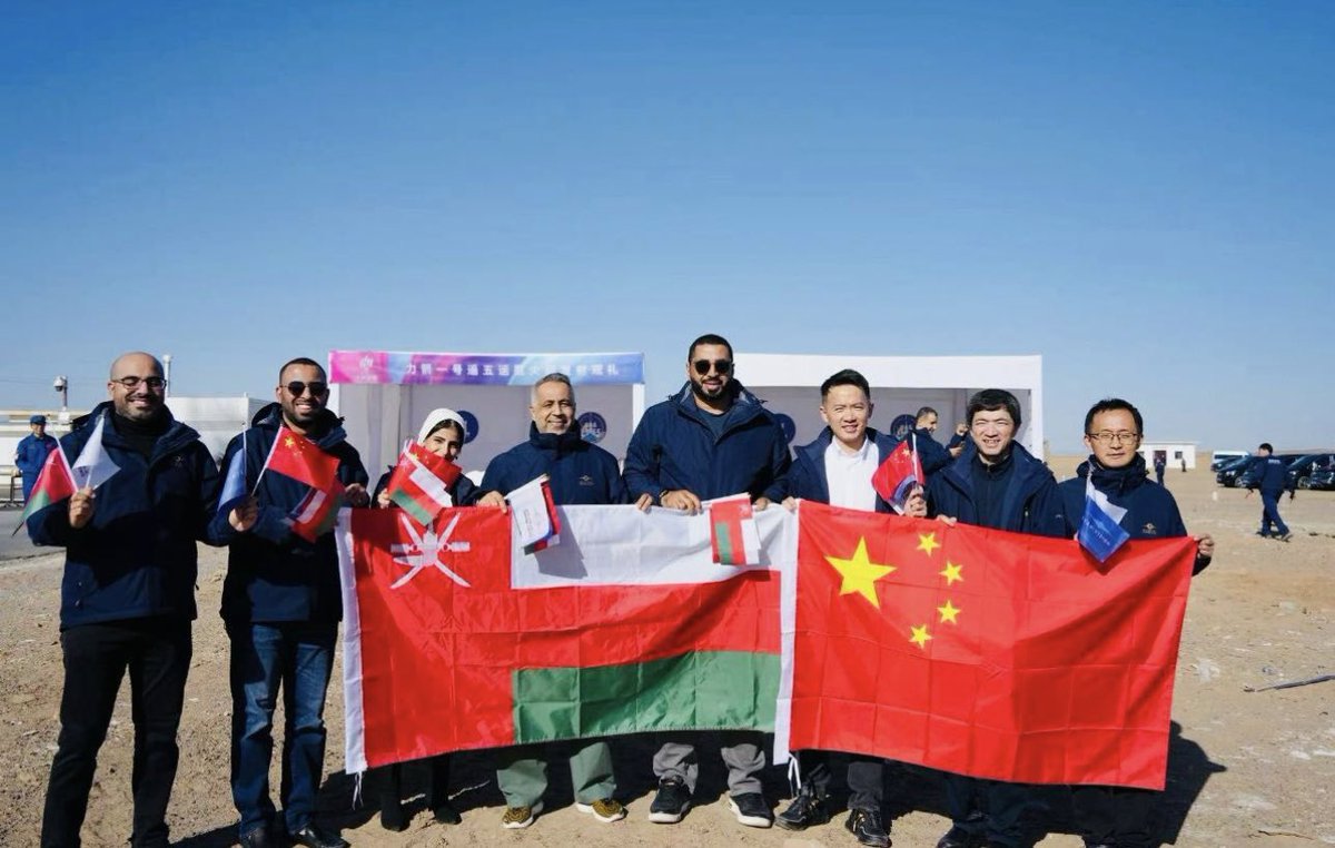 بمشاركة سعادة السفير رئيس البعثة، تم بنجاح إطلاق أول قمر صناعي عماني OL-1 مختص بتقنيات الاستشعار عن بُعد ومراقبة الأرض المعزز بتقنيات الذكاء الاصطناعي بجمهورية الصين الشعبية من خلال شراكات استراتيجية بين شركة عدسة عُمان وشركة ستار فيجن إيروسبيس وشركة المريخ للتنمية والاستثمار.