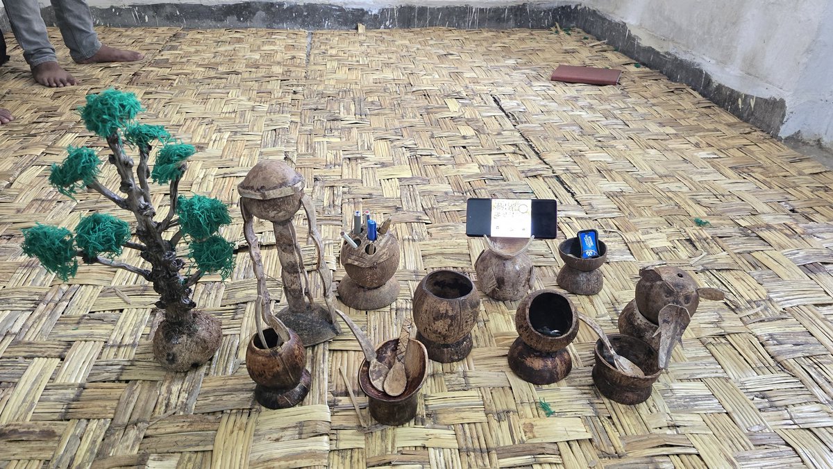 NagarNigamGkp's tweet image. Our Swachh Tulip Interns attended a #WasteToWonder Workshop organised in collab with @cocycle_horizon where they learnt about Recycling Waste Coconuts, Waste Management, Circular Economy and Sustainability!

ULB Code-801160 |📍#Gorakhpur

#NayaUPSwachhUp #SwachhBharatMission