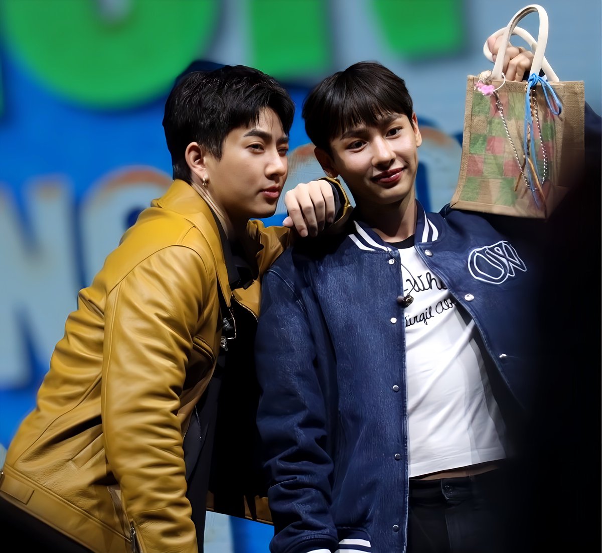 Happy 9th anniversary💚
OffGun always makes me happy.
 I hope OffGun will continue to be OffGun.
I will continue to support you all the way.
 #OffGun9Otogether
