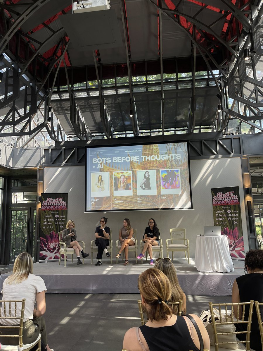 magdazalinska's tweet photo. now at #SheFiSummit @shefiorg πππ https://t.co/ttaJcwv999
