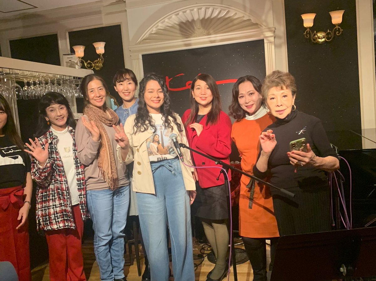 LadyEVA2023's tweet photo. ポルトガル語のワークショップのお友達とブラジルから来日したケイシーさんのライブに行って来ました。普段自分から出演しているお店。ちょっと新鮮でした。ネイティブなリズムが心地良かったです💕＃ボサノバ ＃ポルトガル語 ＃赤坂ケイ ＃Lady ＃EVA https://t.co/tkDt6PuE2P