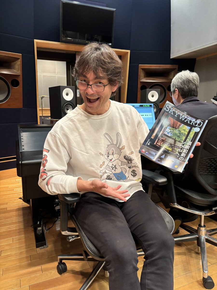 tobyasmusiq's tweet photo. Fly with #JAL #WorldHitTracks #WHT #プレゼンター #presenter #KenAyugai #鮎貝健 #洋楽 #機内オーディオ #audio #bilingual #バイリンガル #International #国際線 #JALMooove #SKYWARD #November #11月 #空の旅のお供に #haveapleasantflight ✨🎙🎧✈️👨✈️🤓 @officeplus9 https://t.co/RDm6Nunsq4