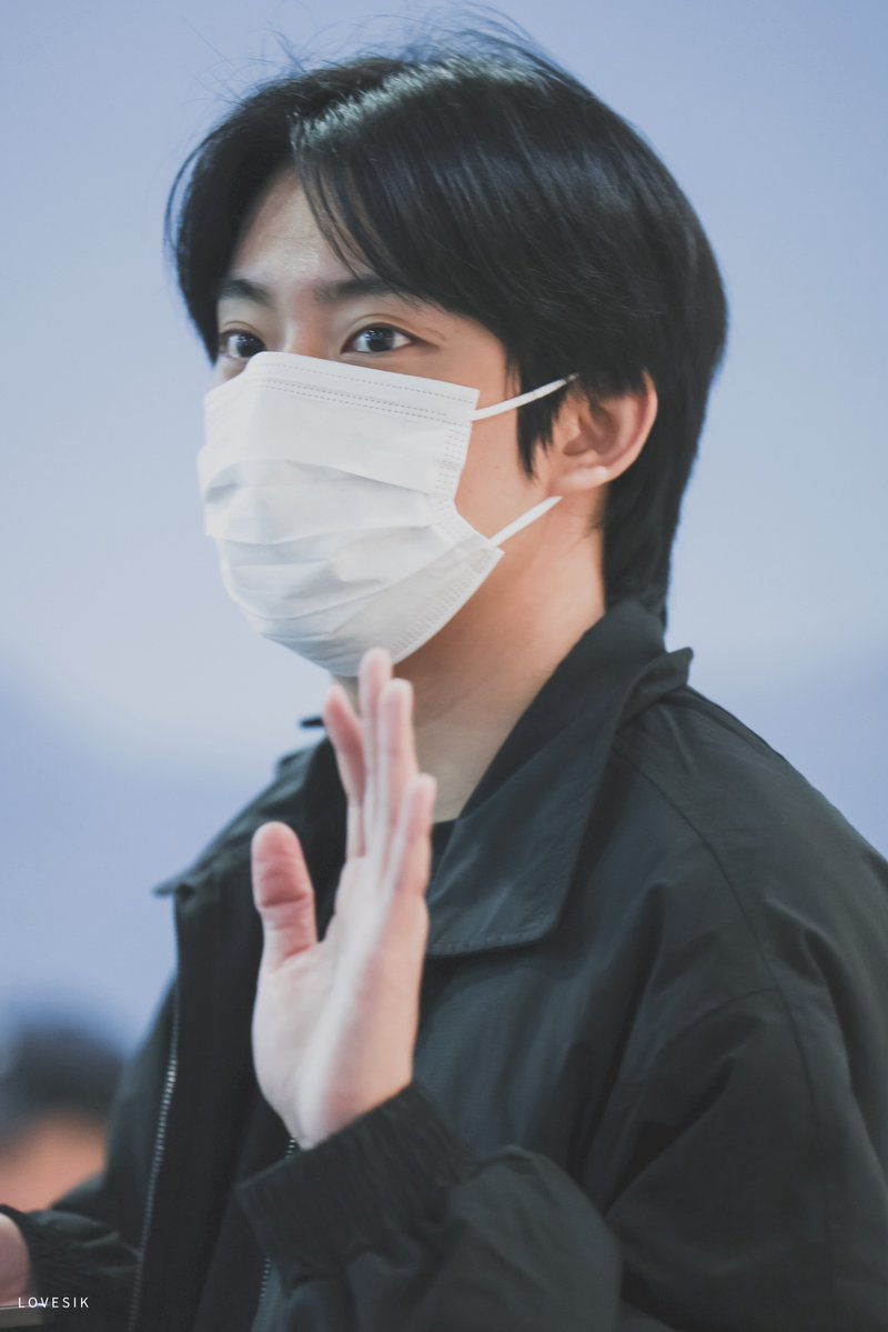 chaneg0ng's tweet image. 241111 오늘의 공찬 타래
대만출국 한국입국
대만 팬콘서트 반하는 날 13ANA=DAY 공연 팬콘
#13ANA_DAY #반하는_날
#공찬 #gongchan #b1a4 #비원에이포