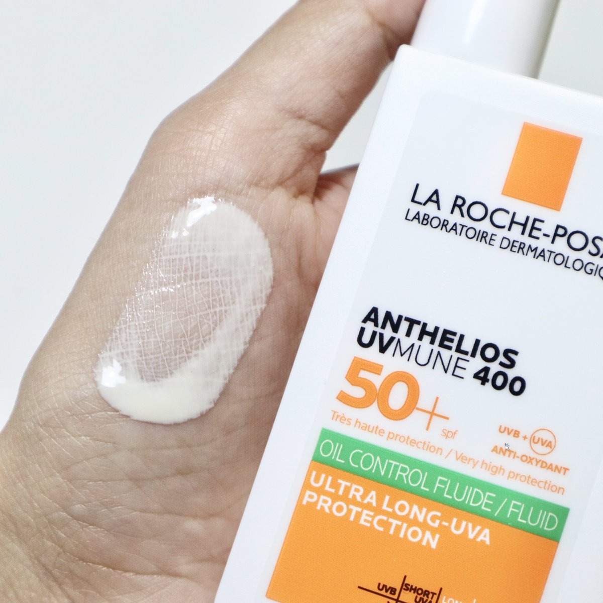 บอกเลยว่าคนผิวมันควรลองกันแดดของ #LarocheposayTH Anthelios UV Mune400 สูตร Oil control fluid ดู คุมมันได้ดีมาก เนื้อกันแดดทาแล้วไม่เหนอะผิว กันแดดได้ดีเพราะมี #UVMUNE400 ปกป้องได้ถึง Ultra-Long UVA ช่วงยูวีที่ทำร้ายผิวเรามากที่สุดได้ กันน้ำ กันเหงื่อ กันทรายได้ ต้องลองง👍🏻 https://t.co/B6rmpWOA1L