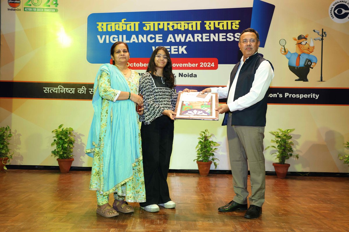 CVOIndianOil's tweet photo. Pleased to be part of prize distribution ceremony for various activities held under #VAW2024 @IndianOilcl . Congratulations to all the winners and participants – your efforts have truly shone bright! @CVCIndia @PetroleumMin @ChairmanIOCL #vigilanceawarenessweek https://t.co/tDlKc49aog