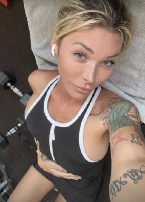 Wish I could feel you deep in my ass rn https://t.co/RNPAFajLO1