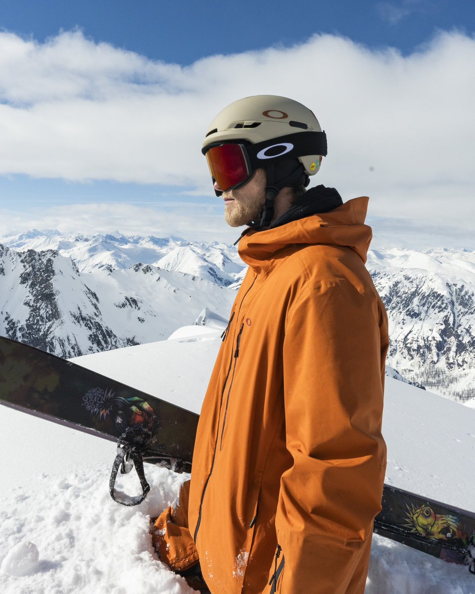 oakleyjapan's tweet photo. 大自然と一つになれば、どんなコンディションも最高の瞬間になる。 @colby_stevenson からインスピレーションを得たアイテムで雪山に向かおう。#DrawYourLine https://t.co/RrLrod8zWI