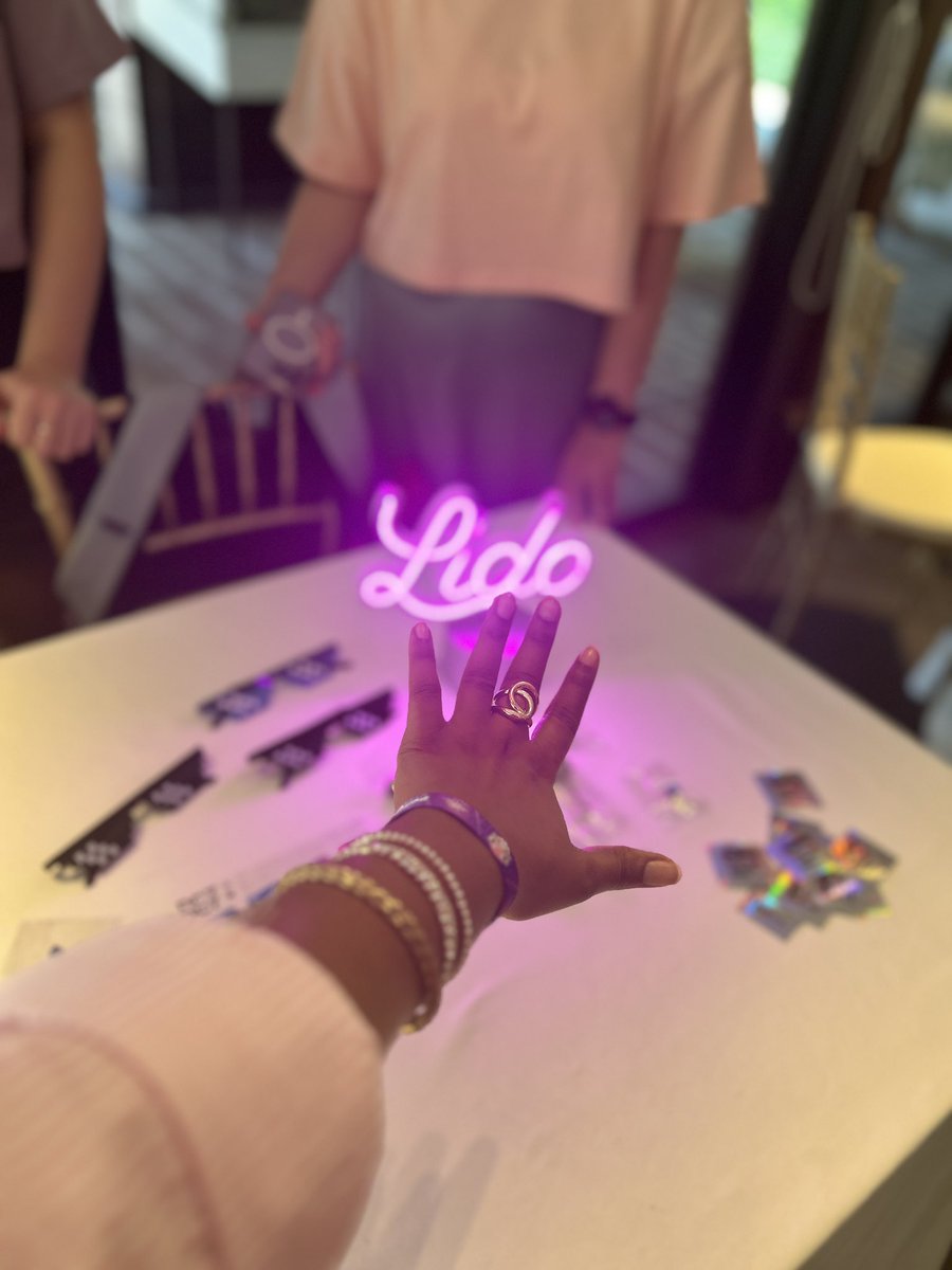 ezema_precious's tweet photo. The @LidoFinance team @shefiorg summit
The best booth ever, so cutesy
#shefisummit https://t.co/rvVNerYnB6