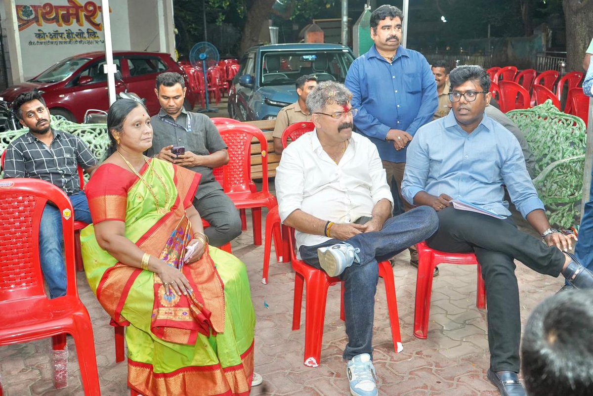 mandarkeni's tweet photo. १४९ मुंब्रा - कळवा विधानसभा मतदारसंघाचे महाविकास आघाडीचे अधिकृत उमेदवार ना.मा. जितेंद्र आव्हाड यांनी काल महाराष्ट्र विधानसभा निवडणुकीच्या पार्श्वभूमीवर आमच्या कार्यालयाला धावती भेट दिली. तसेच विविध विषयांवरती चर्चा करून आम्हाला व सहकाऱ्यांना निवडणुका संदर्भात मार्गदर्शन केले https://t.co/i7Rx5pS7wa