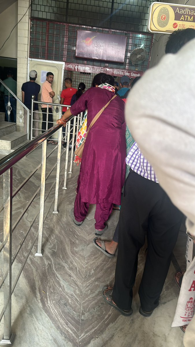 Mohan217837's tweet photo. @IndiaPostOffice  S.N TEMPLE SUB POST OFFICE 249204 

स्टाफ कम और आलसी होने के कारण यहां पर लोगो को 4 या 5 घंटे लग रहे हैं बिल्कुल व्यवस्था माताएँ बहने अपने बच्चों को छोड़कर यहाँ पर लाइनों में खड़े हैं
पिछले हफ़्ते पूर्णता बंद था @MLAPremAggarwal 
Please tell me you do #indiapost https://t.co/rH5YGBm1Gg
