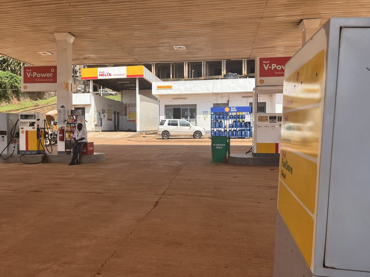 Fwallu1920's tweet photo. Its the #BlackNovember week from @Shell_Uganda and am here to let you know that Shell V-Power is at the same price as Shell FuelSave at any Shell Station till Wednesday
Dont miss this, go and refill with a full tank now
#ShellQualityFuels 😎 https://t.co/CfcGwsNlmA