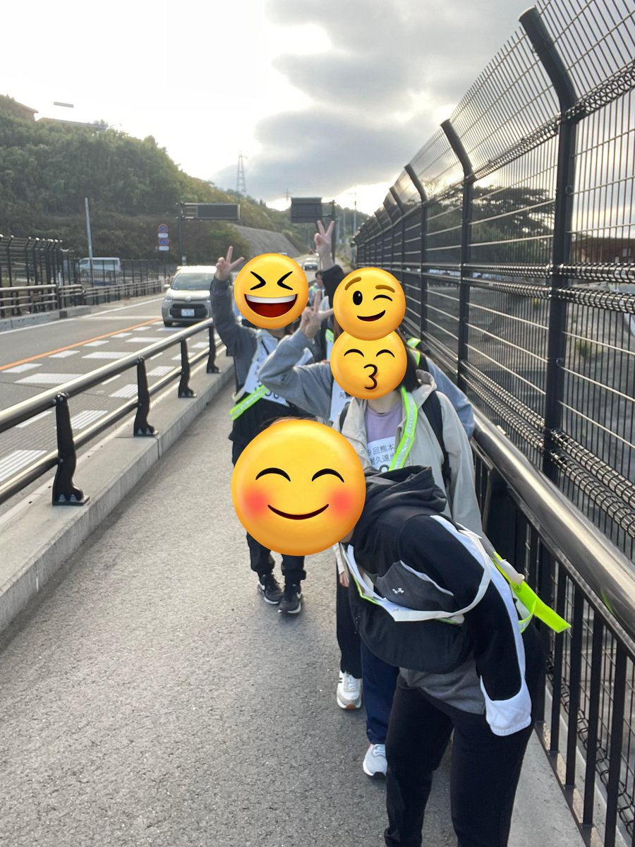 action1123mach's tweet photo. 2024/11/9 阿蘇耐久遠歩大会
新阿蘇大橋から熊本大学まで30km近い道のりを7時間45分かけて歩きました🛼
楽しくお喋りしながら歩いたものの、完走後はさすがに足の痛みがありましたね。

めずらしく部員全員集まったのもあり、終了後は打ち上げでくら寿司に行きました🍽️ https://t.co/HUz0RKLScN