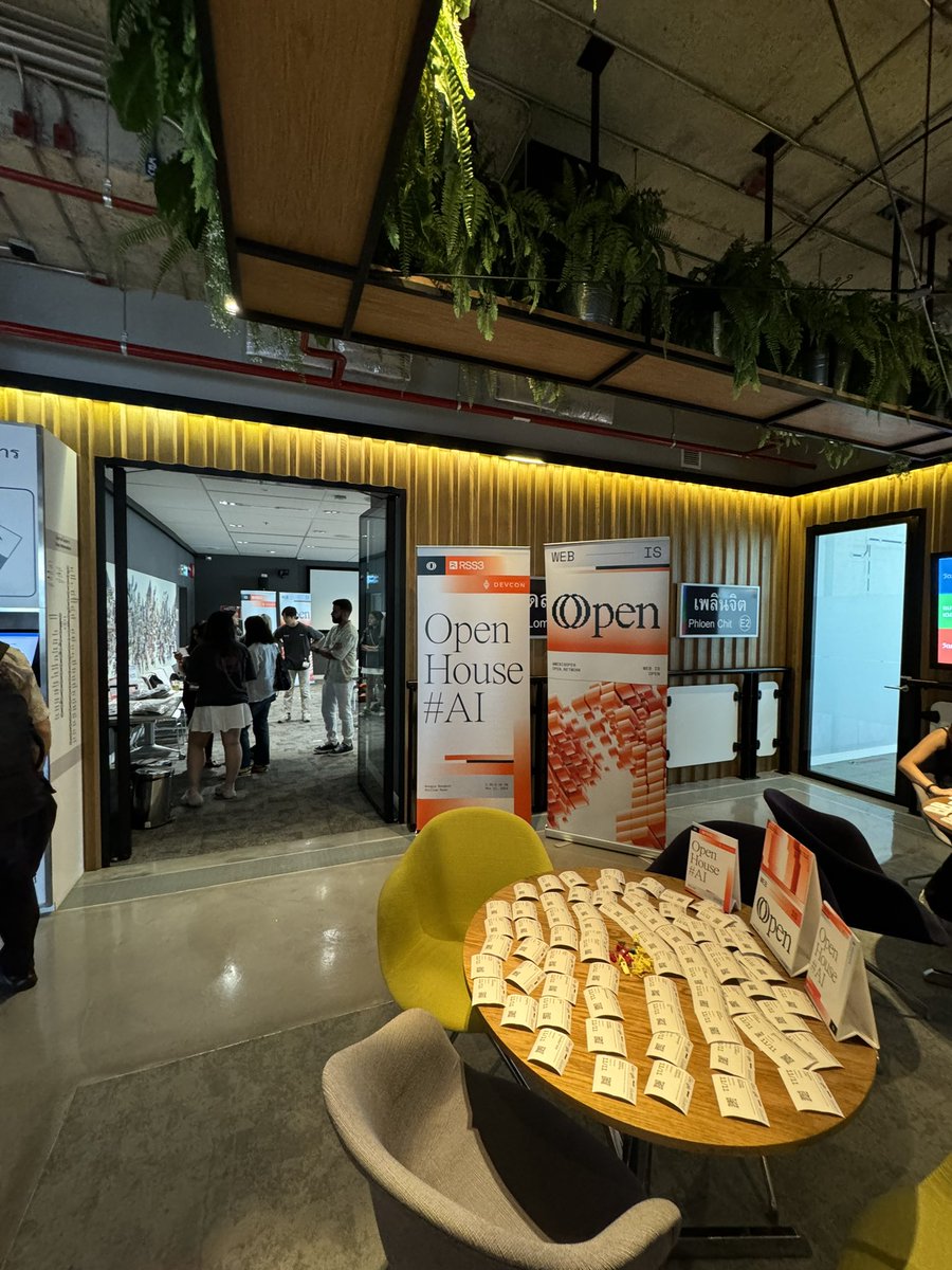 vycsl's tweet photo. We are OPEN! @webisopen @GoogleThailand #Devcon2024 #DevconBangkok https://t.co/xiZLg0puCY