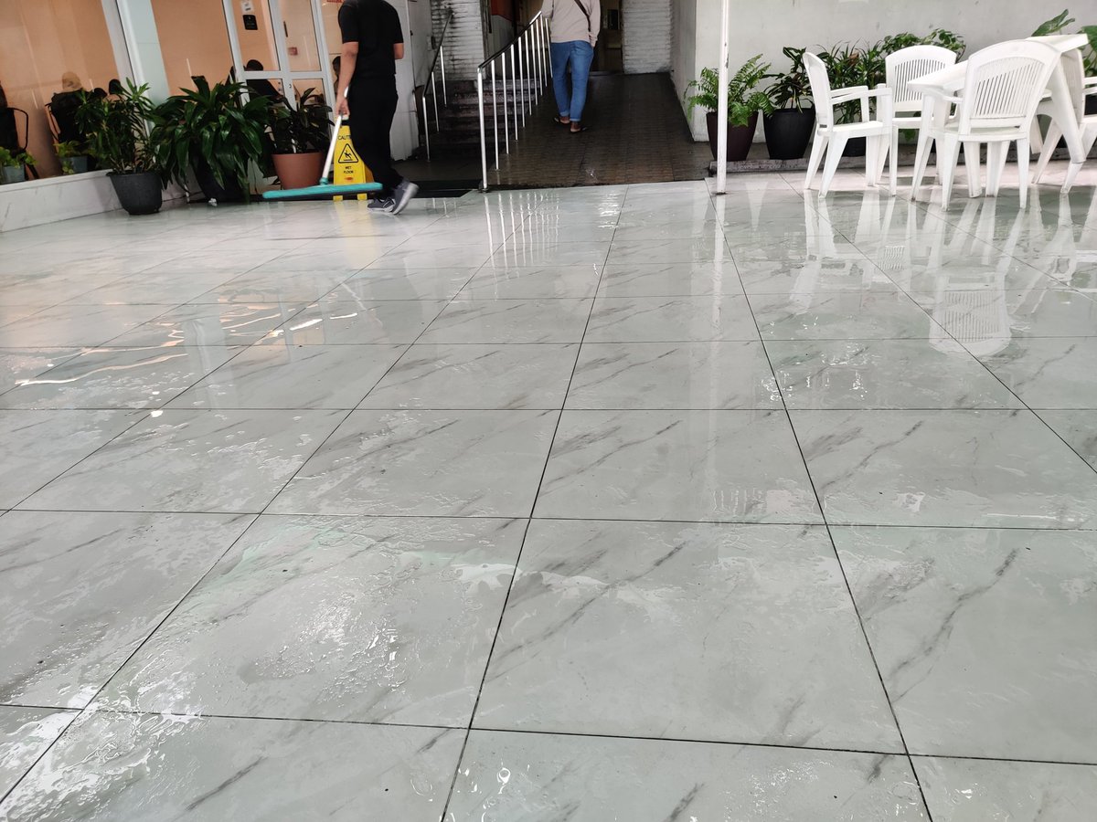 Leggi1623's tweet image. Mithanuga jahaafa mihuree out door ga jaha tiles eh noon.Hurihaa umurehge meehunah ves oih nurrakkaleh.
Higan onna pavement   l ves level kuran jehey...Fai furolhumuge furusathu bodu.
#igmh  out door restaurant area.
@igmhmv
@MoHmv
