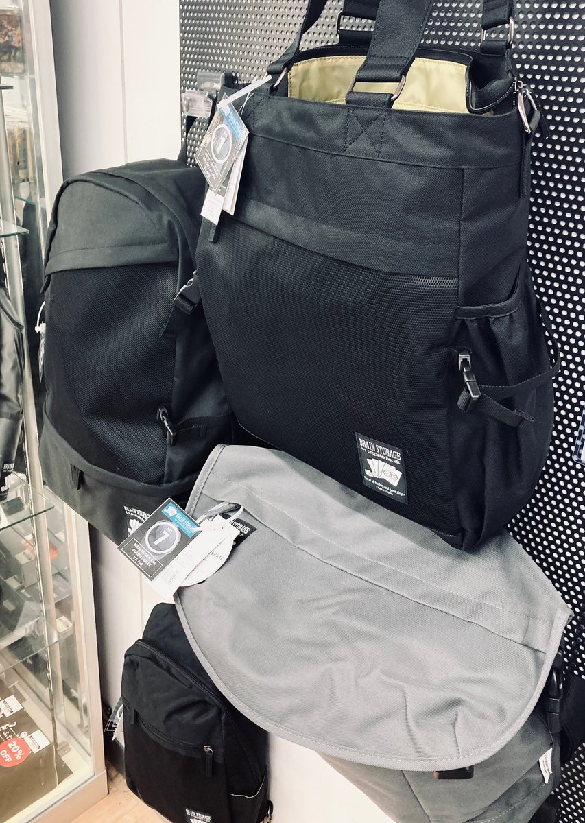 machidaT_toreca's tweet photo. 【BRAIN STORAGE】様のバッグを
当店でも販売スタートしました🙌🙌🙌

全てのトレーディングカードゲームプレイヤーのための専用バッグブランド😎💼

プレイマットやデッキケースの専用収納も可能...❗️
 
見本を設置しているので、
是非お手に取ってこの衝撃を体感して下さい🤩⚡️⚡️

#BRAINSTORAGE https://t.co/ijM9t2zmAk