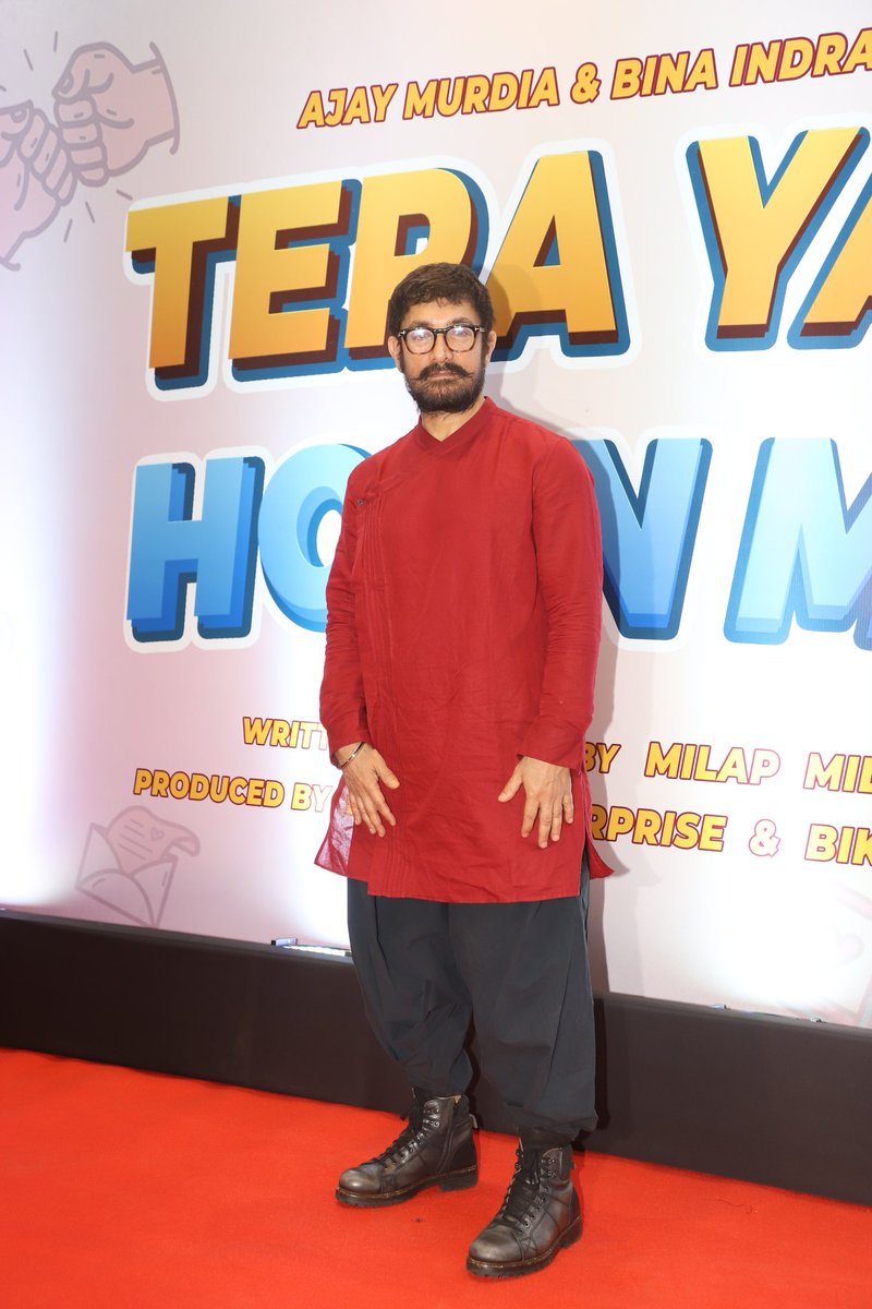 radiocityindia's tweet photo. Icons unite! Ajay Devgn & Aamir Khan grace the mahurat of Tera Yaar Hoon Main ✨🤩
.
.
.
.
.
#ajaydevagn #aamirkhan #ajaydevagnfans #aamirkhanfan #terayaarhoonmain #bollywood #radiocityentertainment #RadioCity https://t.co/ZFHEqjiERb