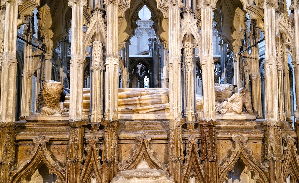 Posso definirla "una star del grande schermo" e, nello stesso tempo, è uno luogo che racconta secoli di storia dell'Inghilterra. Sto parlando della cattedrale di #Gloucester, nelle West Midlands. Si visita gratuitamente ed è una meraviglia. Scopritela ora. emotionrit.it/2024/11/inghil…