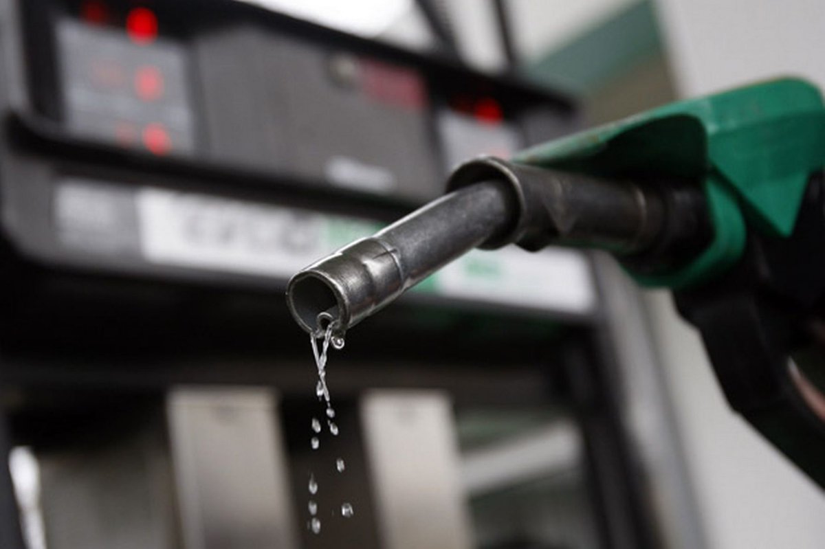 _ArriveAlive's tweet photo. Top ten tips for saving fuel whether you are affected by shortages, price increases or plan on travelling this December https://t.co/JnPvjXO3MG #ArriveAlive #FuelSavingTips #Advice @MasterDriveSA https://t.co/NfvaPOKbtU