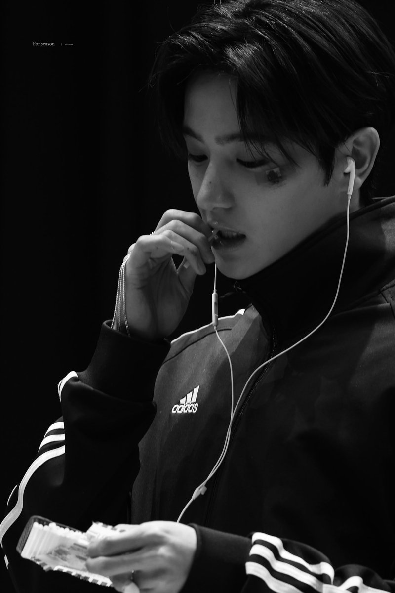 forHJ913's tweet photo. 241108 미니레코드 #현재 🤯🤯

#더보이즈 #THEBOYZ #TBZ #HYUNJAE https://t.co/RMDYPDXQOz