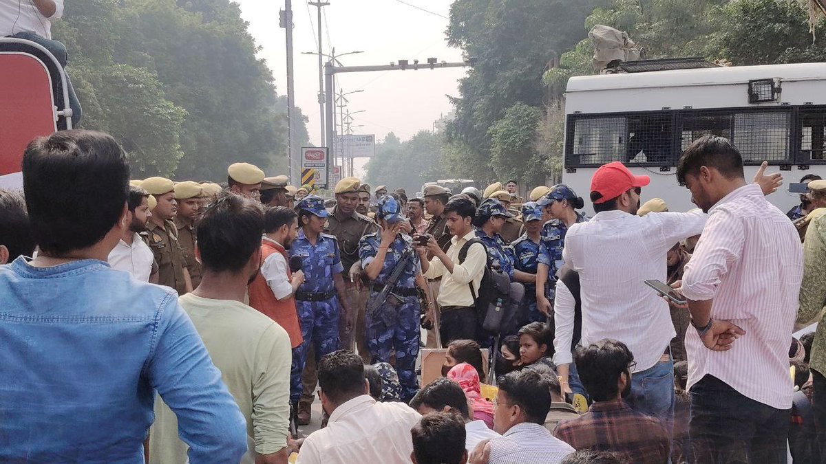 durgeshprg's tweet image. कुछ भी नही चाहिए हमको
परीक्षा सिर्फ एक शिफ्ट मे होनी चाहिए
#uppcs_oneshift_onedayexam #Nonormalisation

सलाम है आप सभी को साथियो