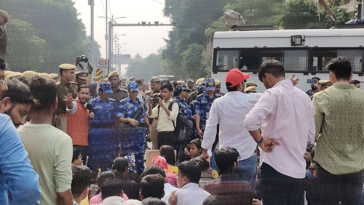 durgeshprg's tweet image. कुछ भी नही चाहिए हमको
परीक्षा सिर्फ एक शिफ्ट मे होनी चाहिए
#uppcs_oneshift_onedayexam #Nonormalisation

सलाम है आप सभी को साथियो