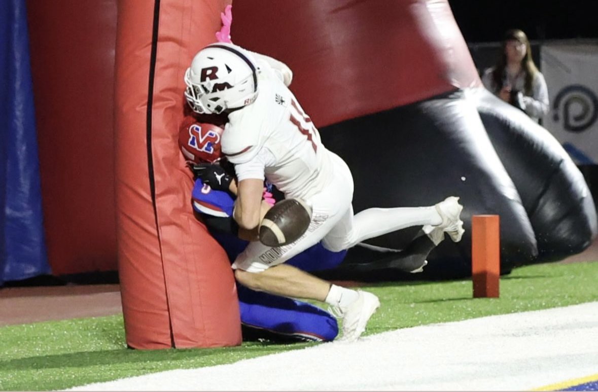 Stapleyprepsaz's tweet photo. Football is brutal at all levels. Even when high school kids aren’t ’injured’ most are playing in pain. And possibly needing a good chiropractor. @wagner_bode @TheJasperLake  Photo cred: @KristiRaban https://t.co/neOsZ98wo3