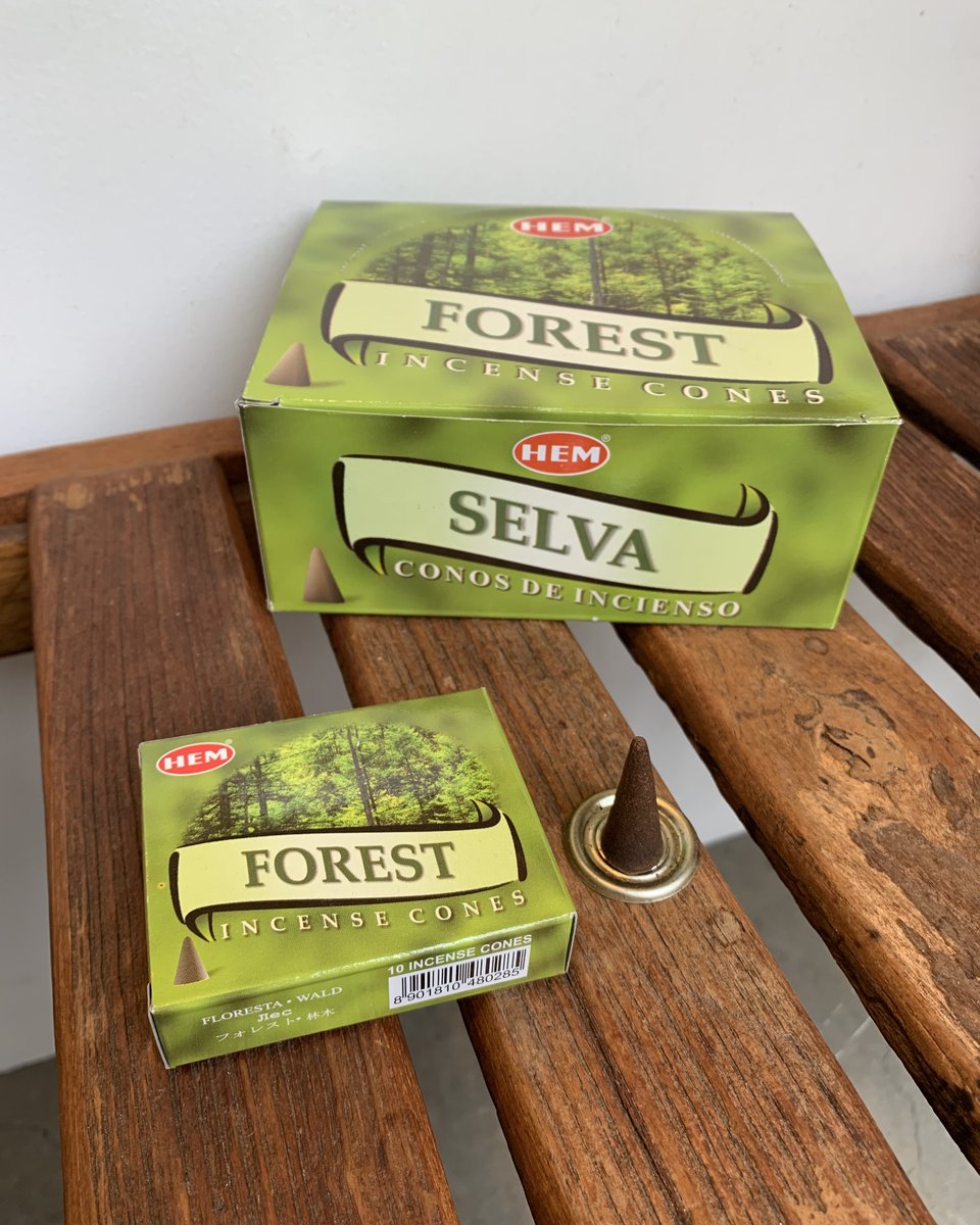 コーンタイプで根強い人気のFOREST香。森林浴〜な爽やかさが溢れる香りで、雨の日にも相性グッドです。
HEMのコーンタイプは、簡易的な香立て付き。お香類は現在店舗限定で販売中です。是非。

■HEM FOREST [INCENSE]
<a href="/ethnictokyo/">ETHNIC TOKYO</a> #浅草橋