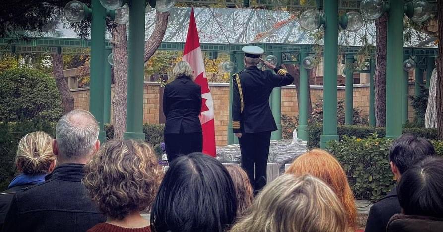 richardliu18's tweet photo. 🧵1/2 The Canadian Alumni Network (CAN) representatives attended the annual Remembrance Day service at the Canadian Embassy this morning (Beijing Time). Thank you to the embassy for allowing our alumni to lay wreaths and remember all who served and…
@canjenmay https://t.co/d3xq8lbSTg