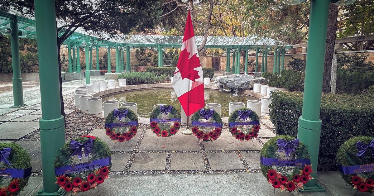 🧵1/2 The Canadian Alumni Network (CAN) representatives attended the annual Remembrance Day service at the Canadian Embassy this morning (Beijing Time). Thank you to the embassy for allowing our alumni to lay wreaths and remember all who served and…
<a href="/canjenmay/">Jennifer May</a>