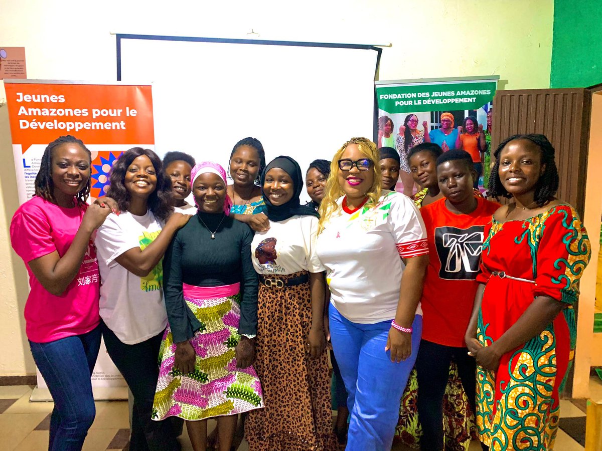 FjadAmazones's tweet photo. 𝐒𝐚𝐦𝐞𝐝𝐢 𝐑𝐨𝐬𝐞 𝐞𝐧 𝐒𝐨𝐫𝐨𝐫𝐢𝐭𝐞́ 𝐚̀ 𝐏𝐚𝐫𝐚𝐤𝐨𝐮 🌸 

Comme à Cotonou ce samedi 26 Oct , toute l’équipe de la FJAD s’est mobilisée autour de jeux de causerie, pour passer un bon moment d’amour aux côtés de notre invitée spéciale, la sage-femme @HayaathB .1️⃣⤵️
#FJAD https://t.co/TewTGVhX7i
