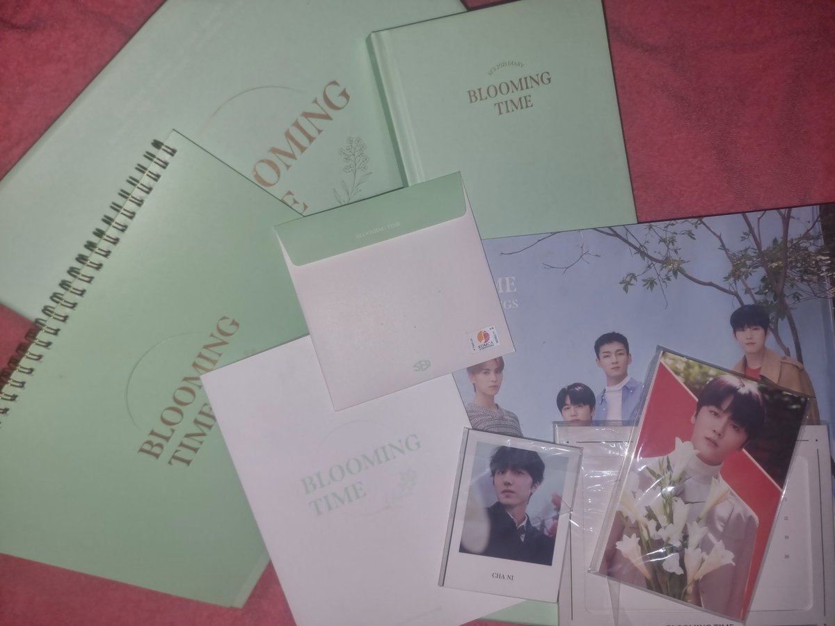 Rowooniee4's tweet photo. ‼️decluttering sale‼️
wts lfb ph sf9 ph

SF9 seasons greetings 2021 blooming time
Php 500

- onhand
- good condi
- payo (less 20php) / 1 week dop
- send a dm or comment on thread

MOD: direct jnt (buyer will shoulder sf)
MOP: gcash https://t.co/iapclfvF3E