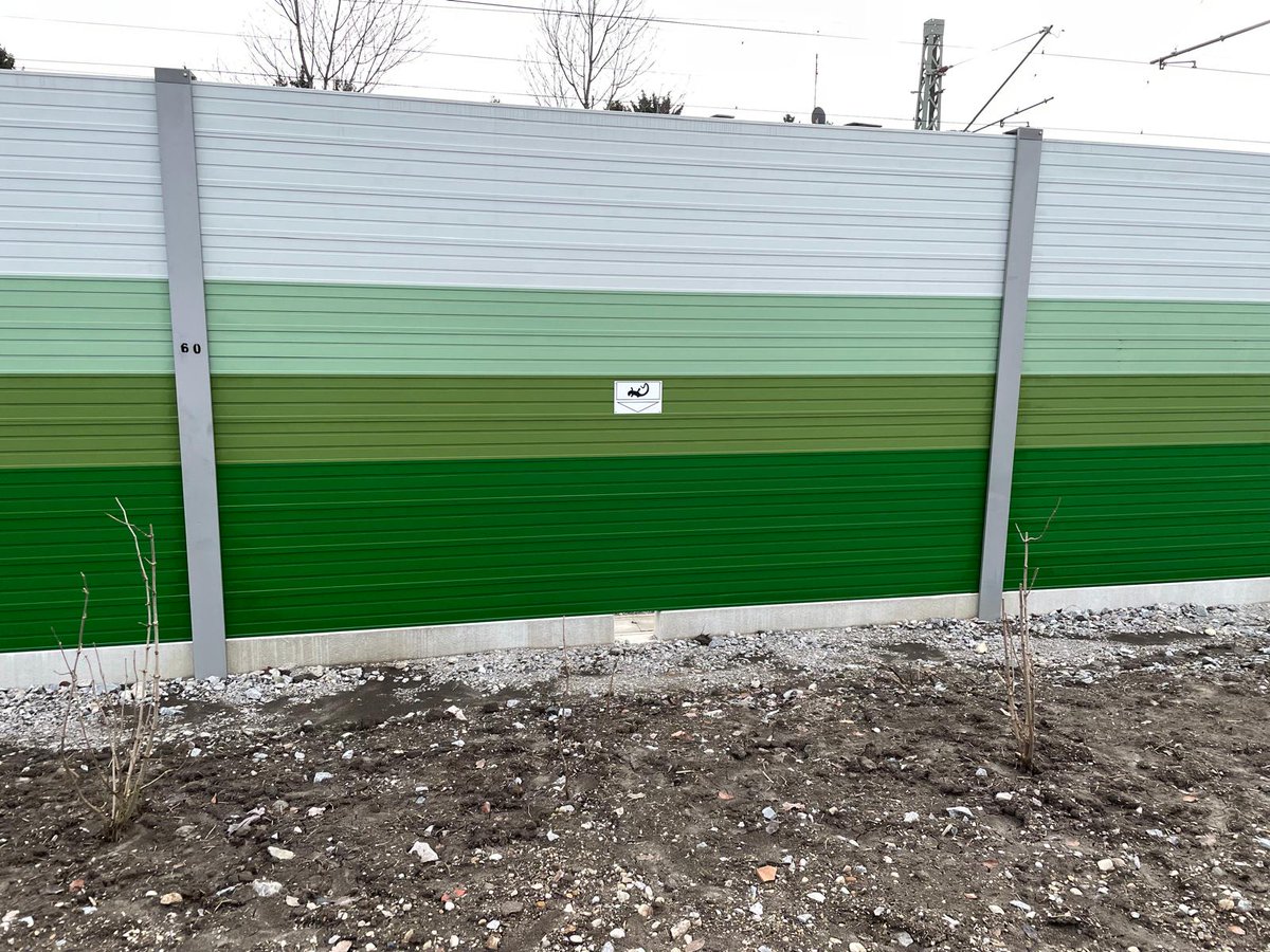 Mini-Durchgänge für Tiere: Witzig oder wertvoll? 🦊🌿 Entdecken Sie, wie kleine Ideen große Wirkung entfalten können! #baukunstart #initiativebaukunst #Tierschutz
baukunst.art/mini-durchgaen…