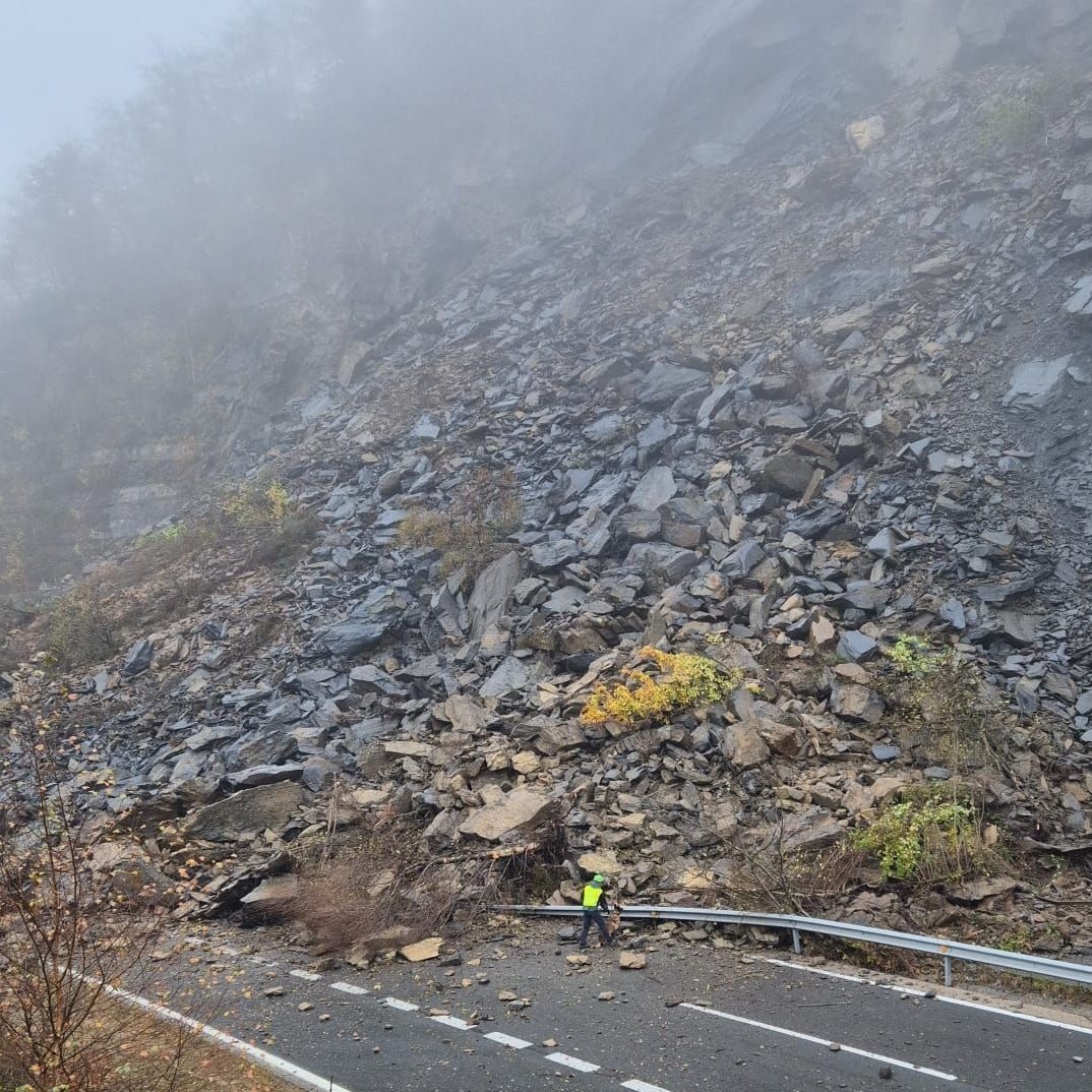 ¿Del tamaño de cuántos BERNABEUS es el argayu del Güerna?

Los asturianos NECESITAMOS conocer ese dato.