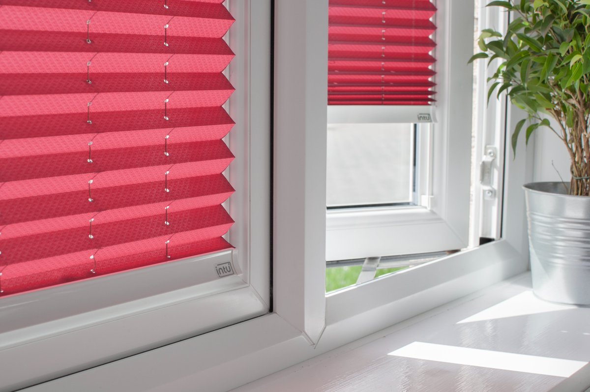 Pleated blinds that sit inside your window frames! Choose from a huge range of colours and patterns, book a free home measure visit to view the full range. Call us on 01604 646007 to book gilliansblinds.com/blinds-by-styl… #PleatedBlinds #Blinds #Northampton #MiltonKeynes #Corby #Kettering