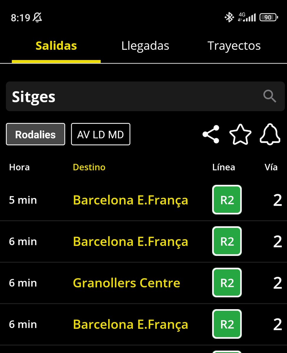damacetamol's tweet photo. @rodalies Estació de Sitges. L'andana a petar i 0 avisos per part vostre. https://t.co/qvPO5VE1fH