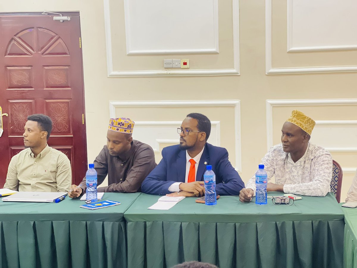 qadarhk's tweet photo. @Nabadaynta Day 2 of our induction training in progress with @SomaliaJti https://t.co/K3BrgMtdxD
