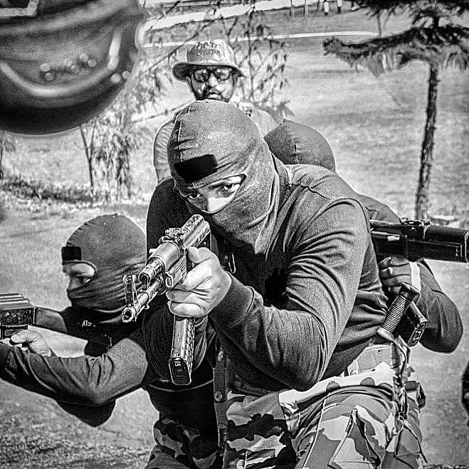 SHIFUJIJAIHIND's tweet image. जितना आप प्रशिक्षण में पसीना बहाते हैं, उतना ही युद्ध में खून कम बहता है।

An image from the training of the Commandos MITTI System, invented by Grandmaster Shifuji Shaurya Bhardwaj.

#mittisystem #commandotraining #indian #indianarmy #indianarmedforces #grandmastershifuji