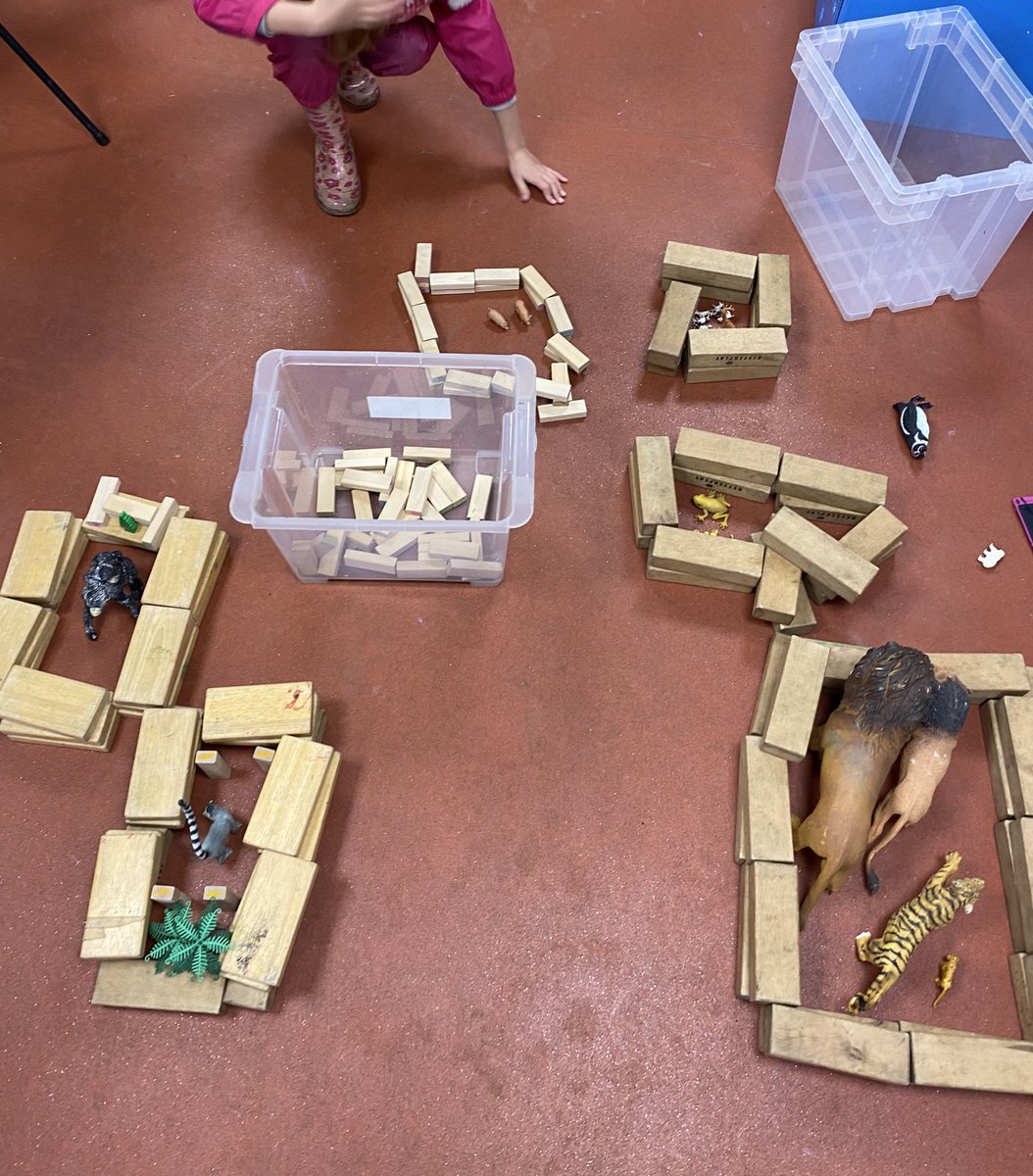 Play_Glos's tweet image. Our #SuperSaturday players began the morning by opening a cafe (assisted by a helpful rat 🐀) and a zoo 🦓 🦒 🦁 

They also enjoyed plenty of high octane role play, spinning in the hammock and table top games

@TNLComFund #TimeToBe #ChildLedPlay