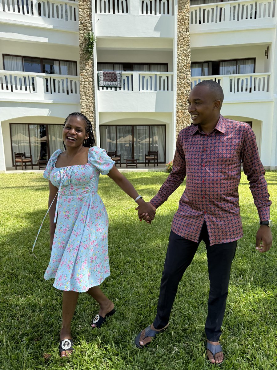 MoraraKebaso's tweet photo. He who finds a wife finds a good thing and obtains favour from the Lord.
I am six years in marriage now and everyday is a new day. I can’t even say i am experienced. I learn everyday. https://t.co/29F4sU2DYR