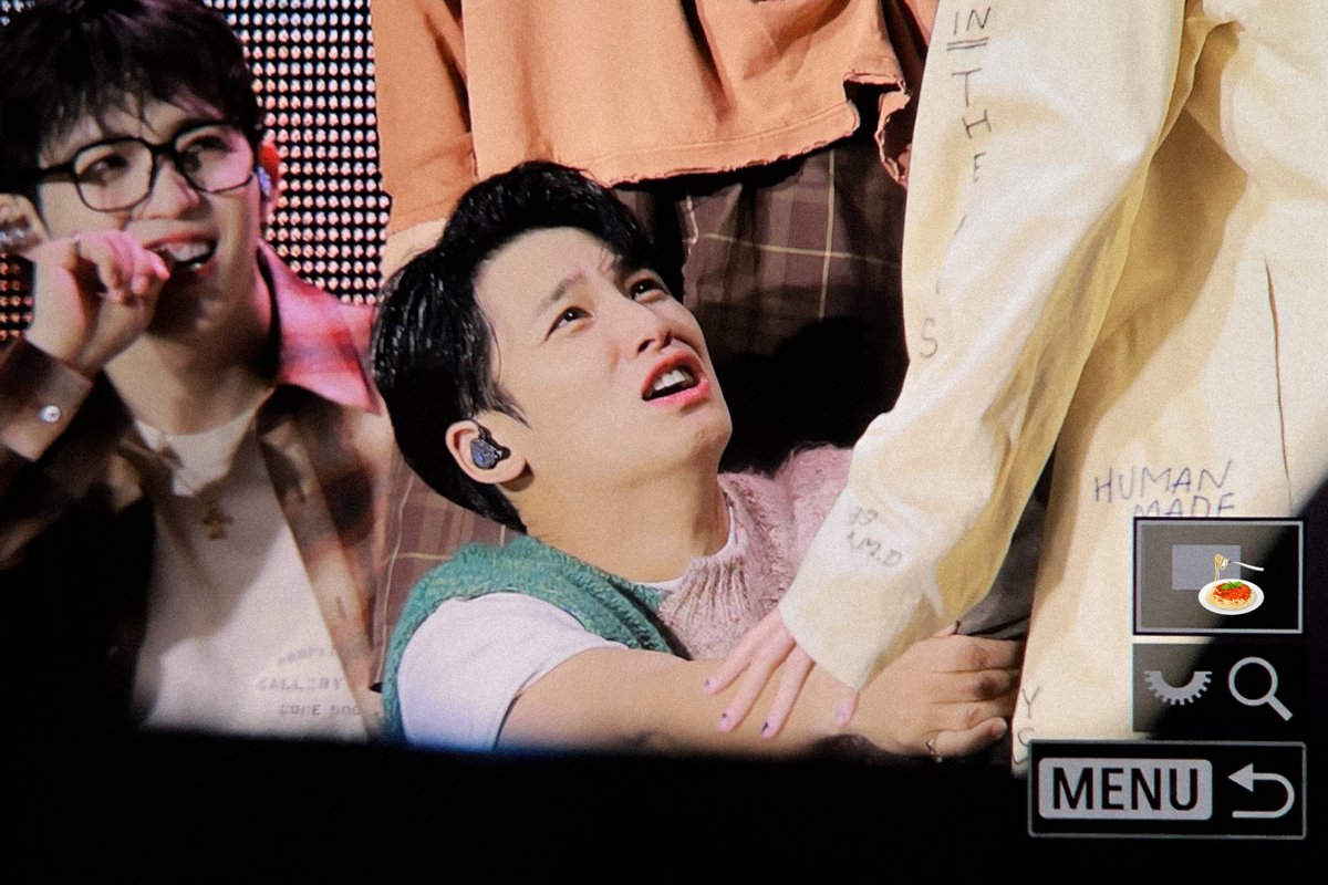 babppadad's tweet photo. 라스트쇼 싫대ㅇㅐㅐㅐ 유에스 투어 가지말래 https://t.co/Hsw2tUmmy3