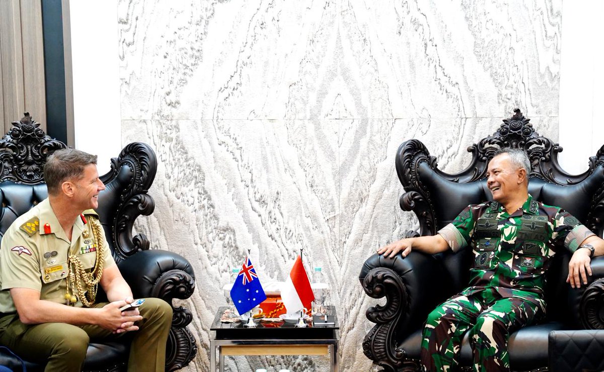 IKAHANid's tweet photo. Luar biasa dpt bertemu Kasum TNI, Letjen TNI Richard Tampubolon&Asops Panglima TNI, Mayjen TNI Gabriel Lema hari ini.Kesempatan baik utk menyampaikan informasi terbaru ttg kerja sama Latgabma #KerisWoomera24/#IPE24 &menjelang kadatangan Pangkoopsgab, Laksdya Justin Jones mlm ini. https://t.co/Yd5HSp0cOM