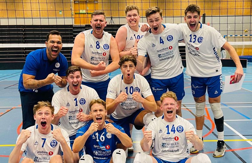 🏆 #BKTromsø Elite Herrer til semifinalen! Etter en nervepirrende kvartfinale mot NTNUI, snudde gutan kampen fra 1-2 i sett og sikret seieren 3-2! Casper Jørgensen og Petter Østvik briljerte, mens Jake Gomes ble banens beste. Heia <a href="/BKTromsoe/">Ballklubb Tromsø (BKT)</a>! 💪🔗norsktoppvolleyball.no/norsk-toppvoll…