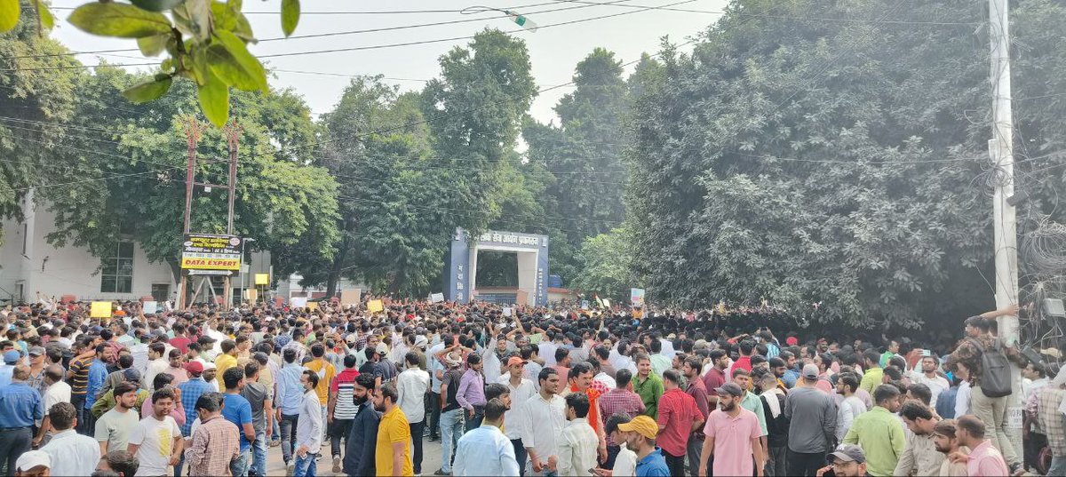 diabolical_sapi's tweet image. National Education Day की आयोग को बधाई देने आयें छात्र!
They are demanding #UPPSC to conduct #onedayoneshift exam of #UPPSC_ROARO With #nonormalization