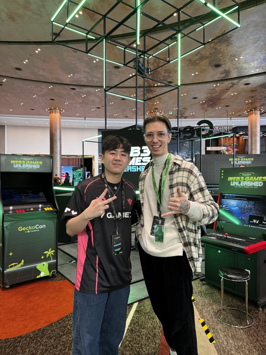 Great to meet this legend 😎💪 <a href="/yellowpantherx/">yellowpanther 黄豹 💎</a> X <a href="/MaviaGame/">Heroes of Mavia</a> X <a href="/coingecko/">CoinGecko</a>