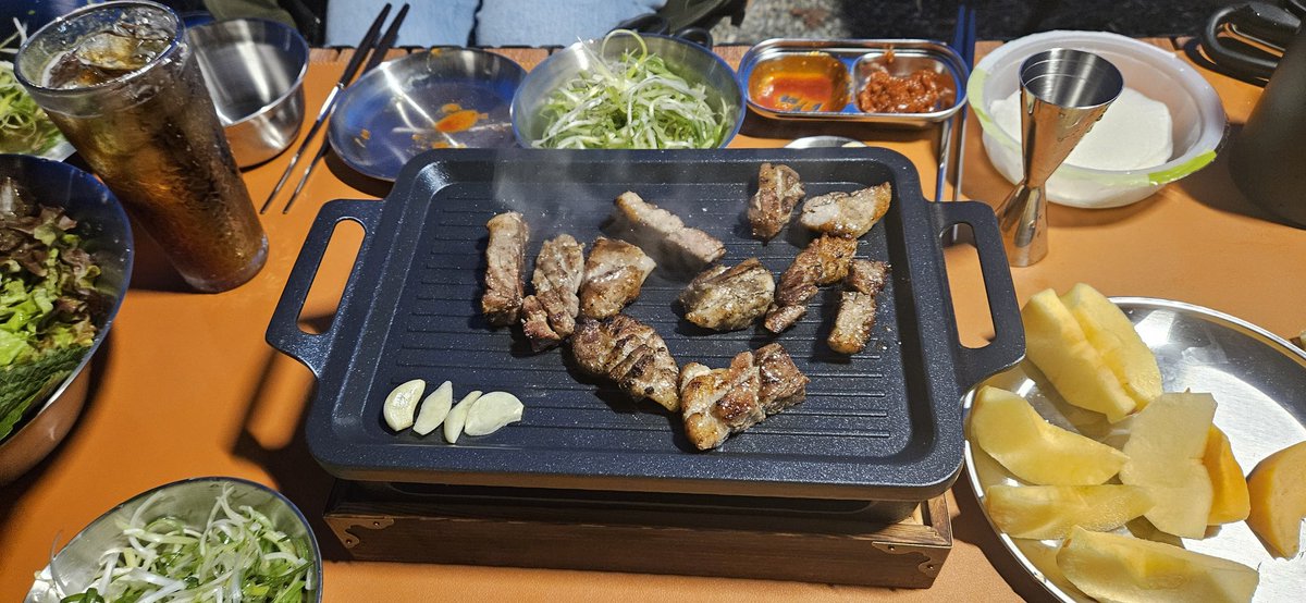 rujia0927's tweet photo. 주말에 캠핑 좋아하는 친구부부 캠핑 집들이 다녀옴
가서 느꼈지만 나는 캠핑 체질이 아니다 ㅋㅋㅋ
가서 도와주는거면 몰라 첨부터 하라고? 그거 무리데스 ㅋㅋㅋ
절대 무리데스 ㅋㅋㅋ
그래도 재미지게 잘 놀다옴 ㅋㅋㅋ
밤하늘도 예뿌었다!! https://t.co/HeoUQ2NQBk