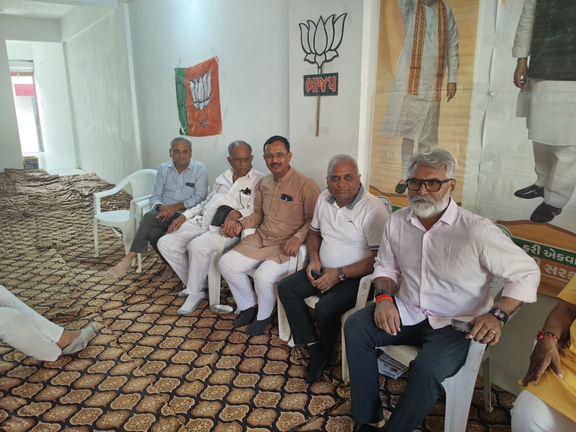 bthaker47's tweet photo. #વાવ_વિધાનસભા_પેટા_ચૂટણી માં ભાજપા ના પ્રચાર ની નાનકડી ઝલક. 
A glimpse of the #VAV #assembly  #ByElection election campaign for  @BJP4Gujarat with  @MaikNayak
&amp; @kantikaka1 https://t.co/TDCV9ZmAYf