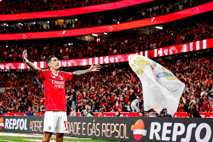 tribundergi's tweet photo. Benfica'nın dün gece #oClassico'da evinde konuk ettiği FC Porto'yu 4-1 mağlup etmesiyle ligde üst sıra birbirine yaklaştı.
⚽️30' Carreras
⚽️44' Samu
⚽️56' Di Maria
⚽️61' Perez (KK)
⚽️82' Di Maria (P)
1. Sporting 33
2. FC Porto 27
3. Benfica 25 (1 maçı eksik)
4. Santa Clara 21
▪️ Kerem Aktürkoğlu 75. dakikada Niklas Beste ile Orkun Kökçü 84'de Renato Sanches ile yer değiştirdi.