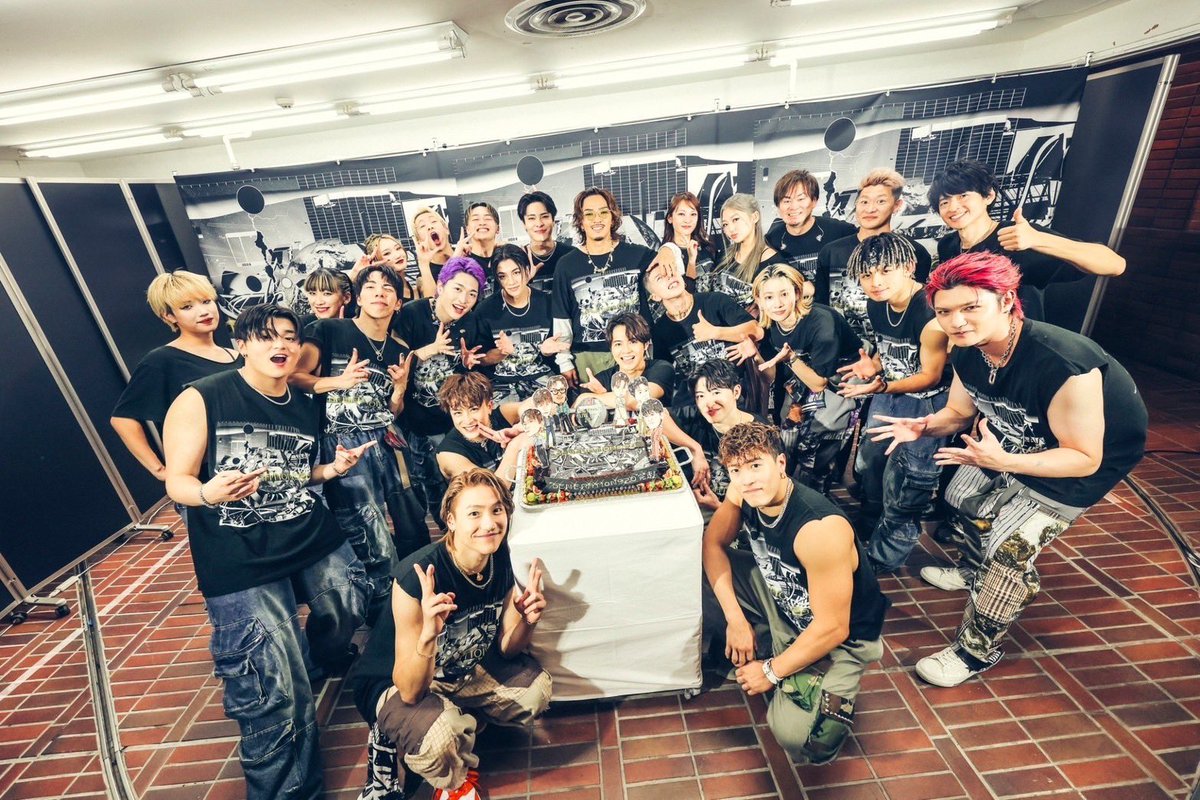 WOLFHOWLHARMONY's tweet photo. GENERATIONS 2.0という
本当に素敵なツアーに帯同させていただき本当に感謝です、、、

GENERATIONSの皆さん
DREAMERSの皆さんが
作る温かくて愛が溢れる空間が
本当に大好きです！

このツアーの帯同で得たものを活かして
僕達なりのLove Dream Happiness
を発信して
成長して行きたいと思います！！

本当にありがとうございました❤️‍🔥❤️‍🔥
これからもウルフを
よろしくお願いします！！！

ウルフ一同🐺🐺🐺🐺

@generationsfext 
#GENERATIONS2_0 
#WOLFHOWLHARMONY #WHH