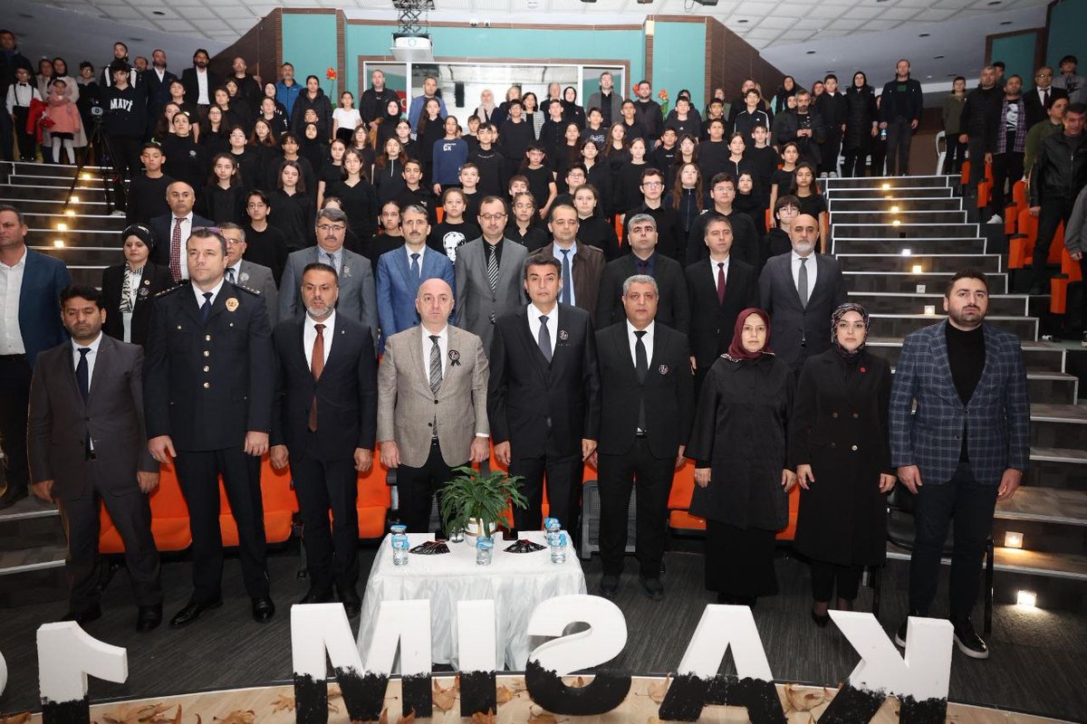 daricamem's tweet photo. Cumhuriyetimizin Kurucusu Gazi Mustafa Kemal Atatürk'ün aramızdan ayrılışının 86.yıl dönümünde Darıca Mehmet Akif Ortaokulumuz tarafından Adnan Menderes Atatürk Kültür Merkezinde  “10 Kasım Atatürk'ü Anma Programı” düzenlenmiştir. https://t.co/CNTu8Ci4xK