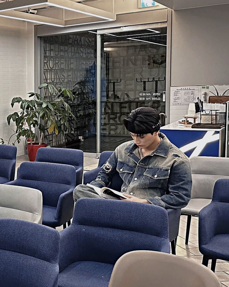 eyatiny's tweet image. A thread of san just sitting for all my normal atinys out there 💥

We'll start off with these iconic looks